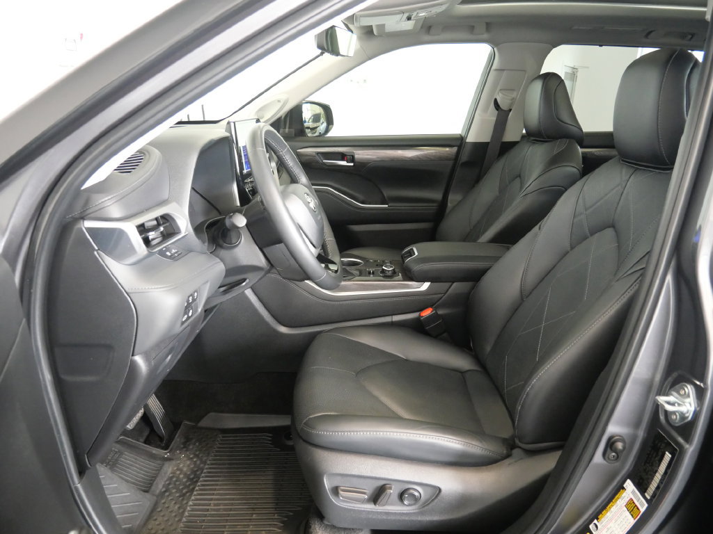 Used 2023 Toyota Highlander Platinum AWD/4WD image 15