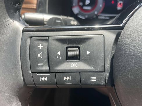 Used 2025 Nissan Pathfinder Platinum FWD image 23