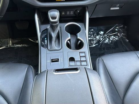 Used 2023 Toyota Highlander XLE FWD image 22
