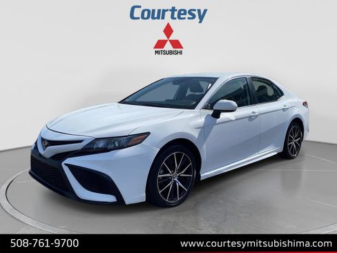 Used 2023 Toyota Camry SE FWD image 1