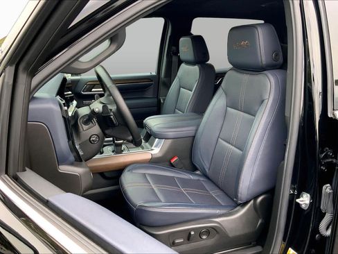 Used 2024 Chevrolet Silverado 1500 High Country w/ Technology Package RWD image 7
