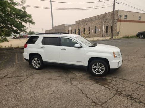 Used 2017 GMC Terrain SLE w/ Driver Alert Package I FWD image 9