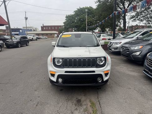 Used 2019 Jeep Renegade Latitude FWD image 3