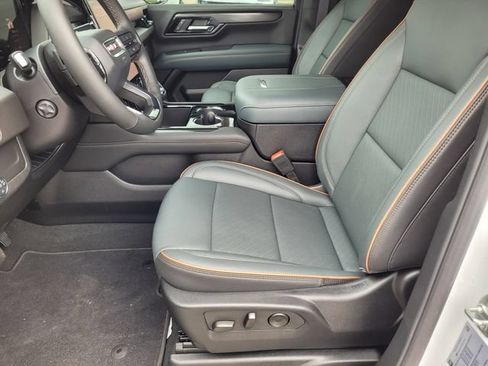 Used 2025 GMC Yukon AT4 w/ AT4 Premium Package AWD/4WD image 23