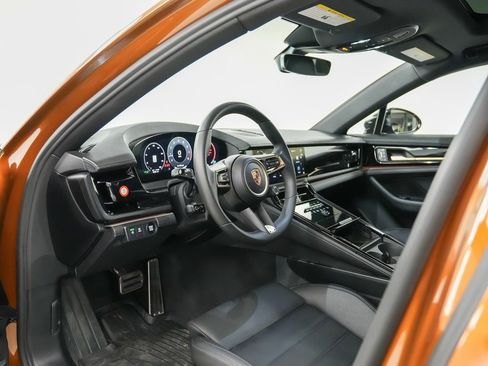Certified 2025 Porsche Panamera 4 AWD/4WD image 4