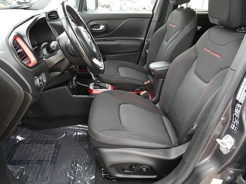 Used 2018 Jeep Renegade Trailhawk w/ Cold Weather Group II image 10