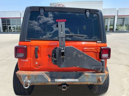 Used 2018 Jeep Wrangler Unlimited Sport AWD/4WD image 4