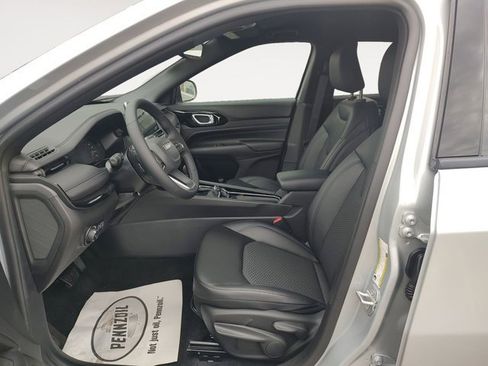 New 2026 Jeep Compass Latitude image 9