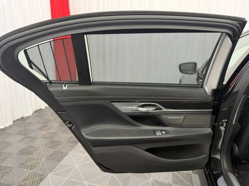 Used 2022 BMW 750i xDrive w/ Executive Package AWD/4WD image 15