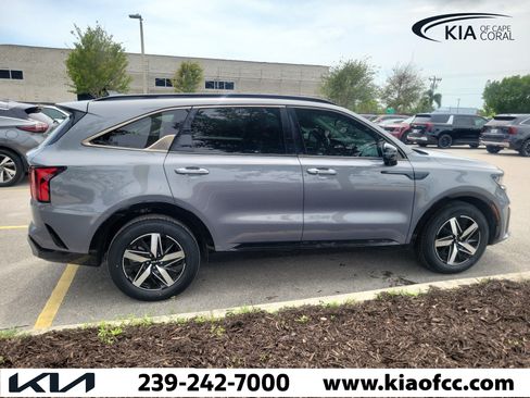 Certified 2022 Kia Sorento S FWD image 10