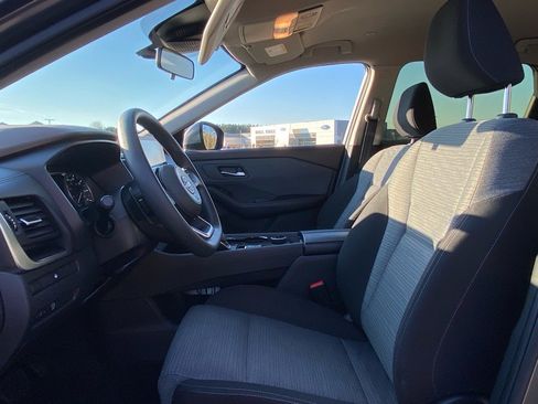 Used 2023 Nissan Rogue SV image 12