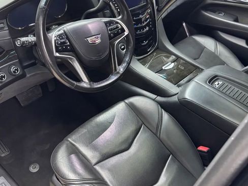 Used 2018 Cadillac Escalade ESV Platinum image 4