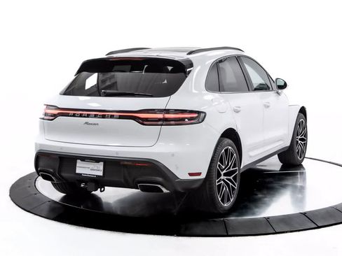 Certified 2025 Porsche Macan image 7