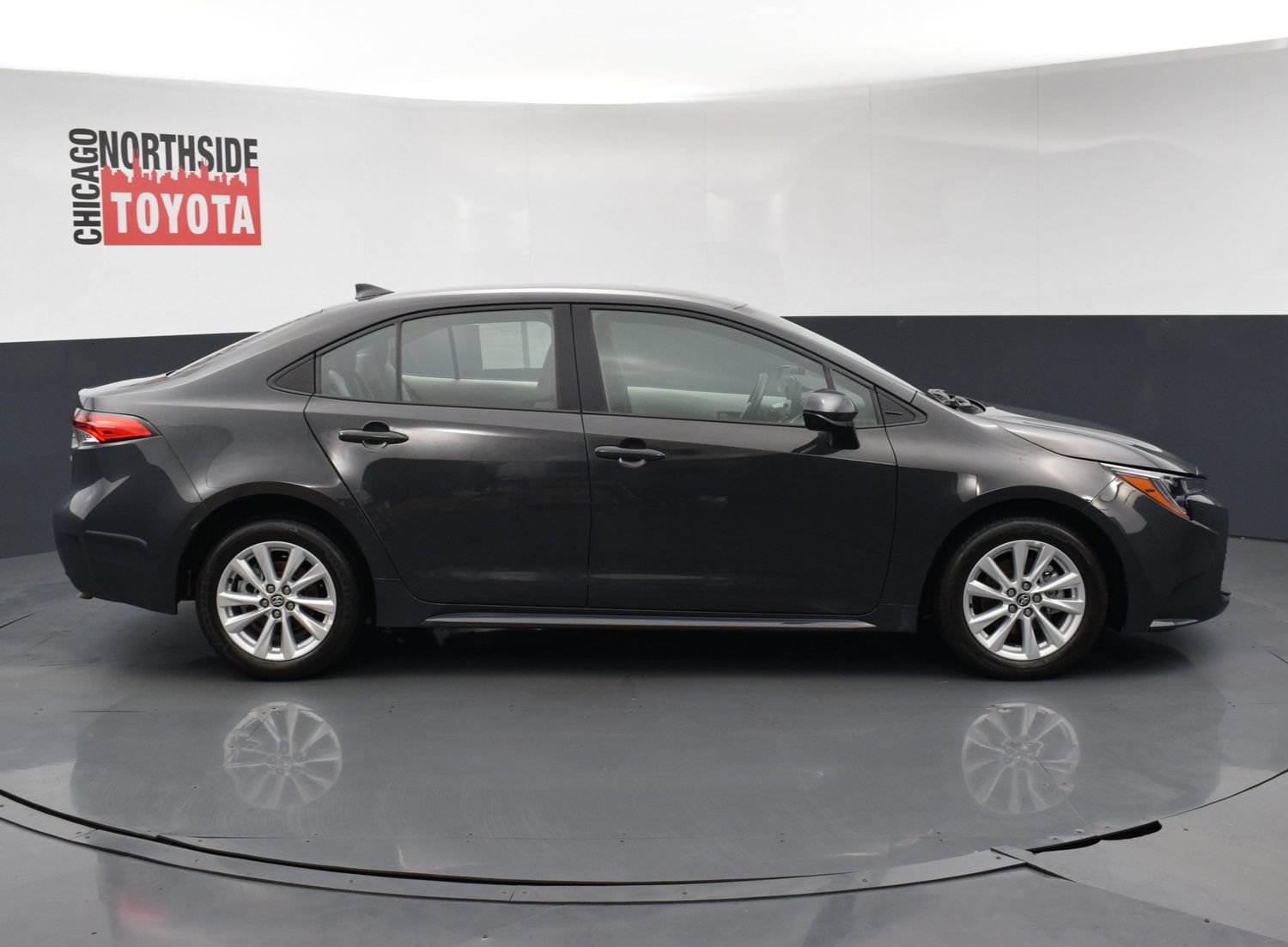 Used 2025 Toyota Corolla LE w/ LE Premium Package FWD image 5