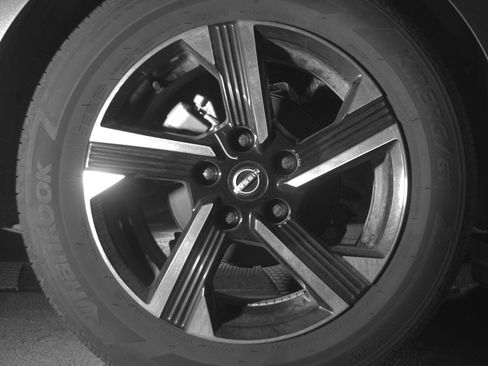 Used 2025 Nissan Sentra SV FWD image 15