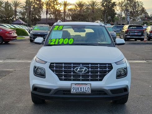 Certified 2025 Hyundai Venue SEL FWD image 6