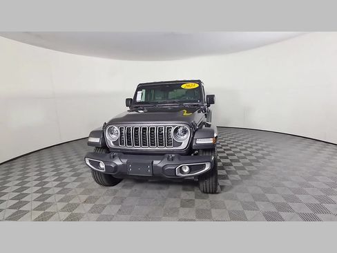 Used 2025 Jeep Wrangler Unlimited Sahara AWD/4WD image 50