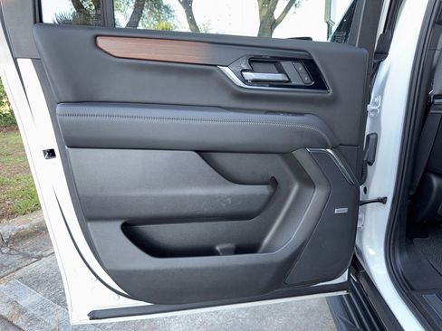 Used 2025 GMC Yukon XL Denali AWD/4WD image 20