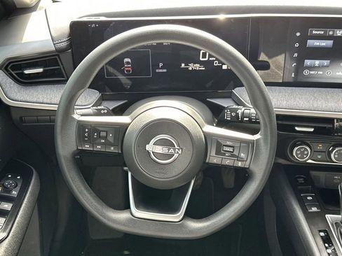 Used 2025 Nissan Kicks SV FWD image 11