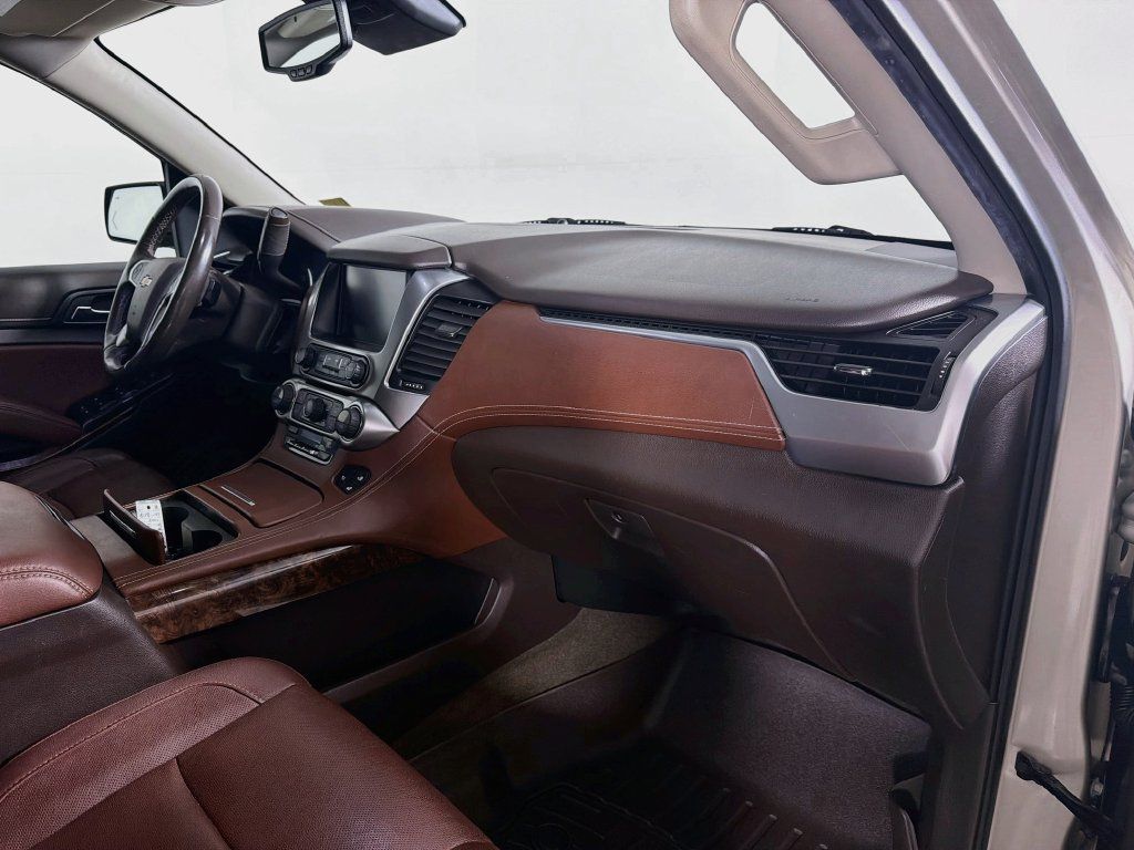 Used 2017 Chevrolet Suburban Premier AWD/4WD image 29