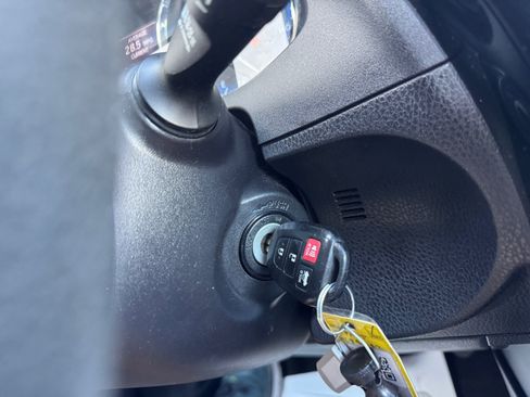 Used 2017 Toyota Corolla LE w/ Carpet Mat Package (TMS) FWD image 30