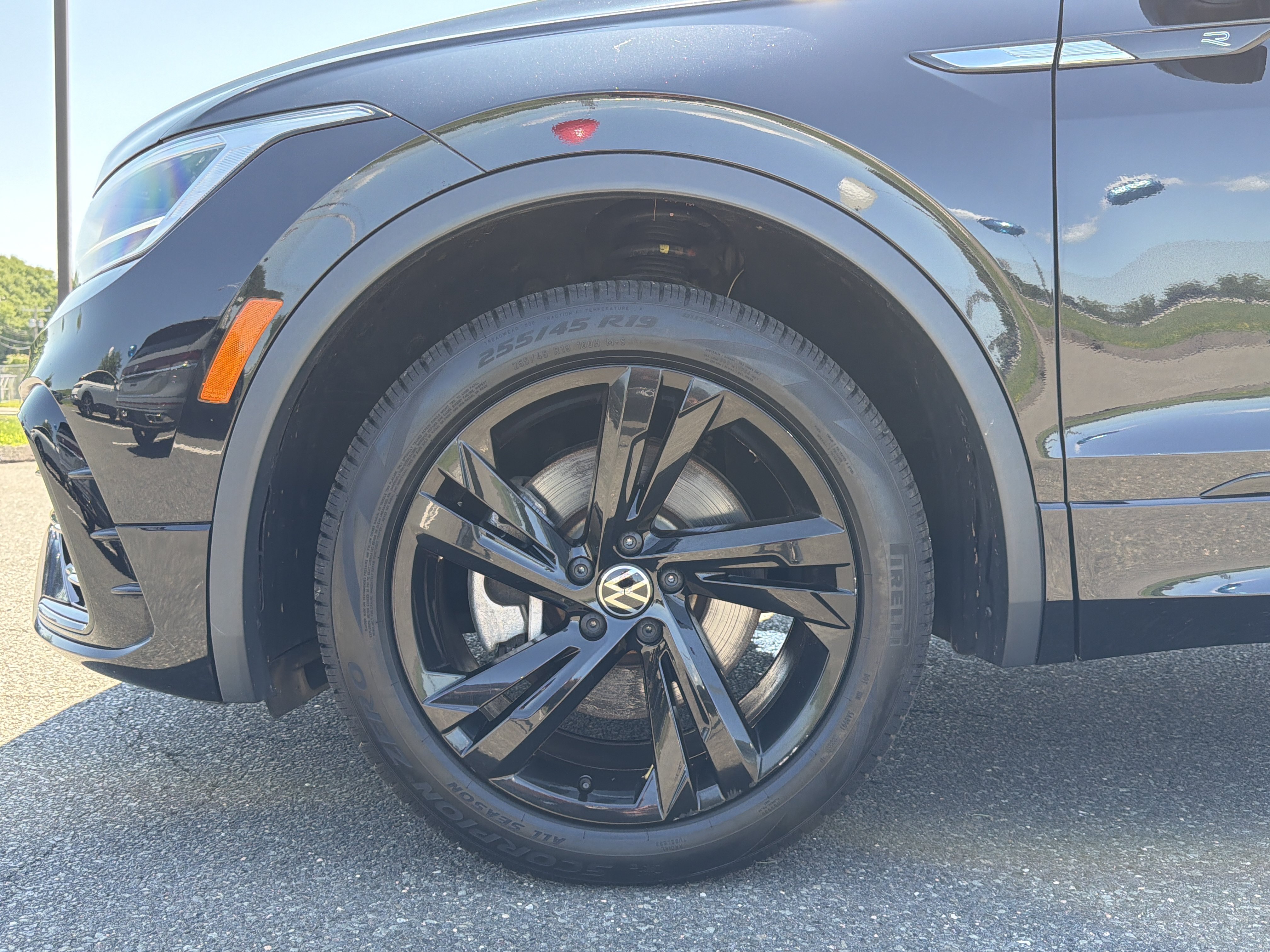 Certified 2023 Volkswagen Tiguan SE R-Line AWD/4WD image 12