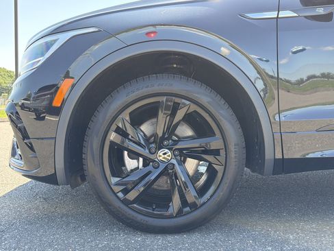 Certified 2023 Volkswagen Tiguan SE R-Line AWD/4WD image 12