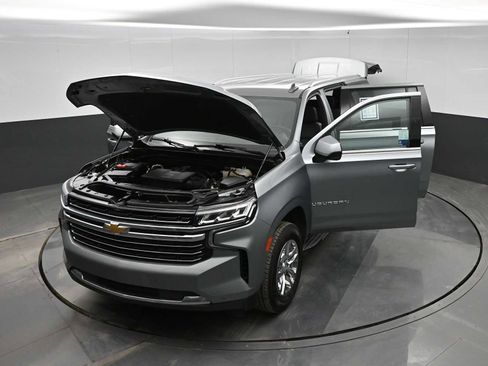 Used 2024 Chevrolet Suburban LT image 39