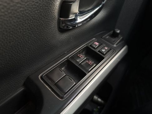 Used 2017 Nissan Titan SV image 18