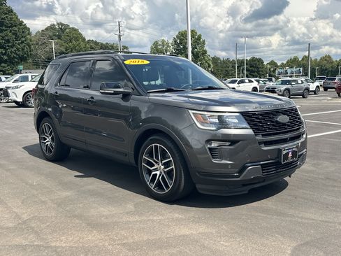 Used 2018 Ford Explorer Sport w/ Equipment Group 401A AWD/4WD image 2