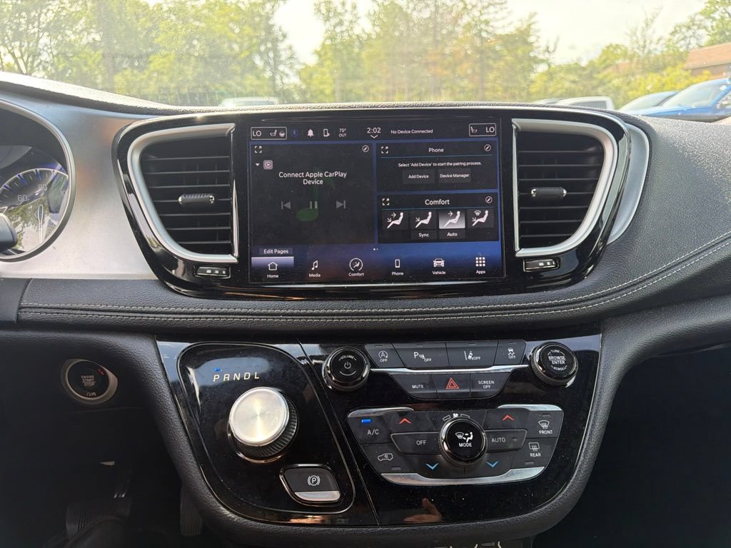 Used 2023 Chrysler Pacifica Touring FWD image 21
