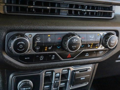 Used 2024 Jeep Wrangler Willys image 17