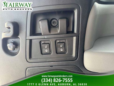 Used 2021 Toyota Sequoia Platinum AWD/4WD image 31