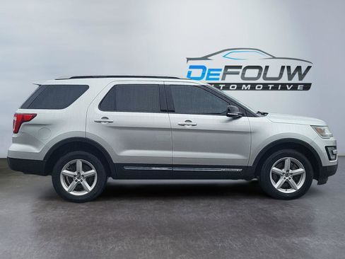 Used 2016 Ford Explorer XLT w/ Equipment Group 201A image 2