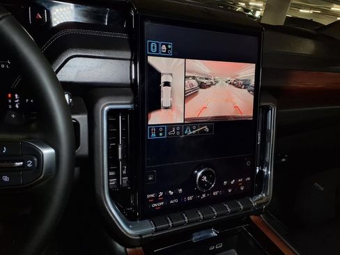 Used 2025 GMC Yukon Denali AWD/4WD image 6