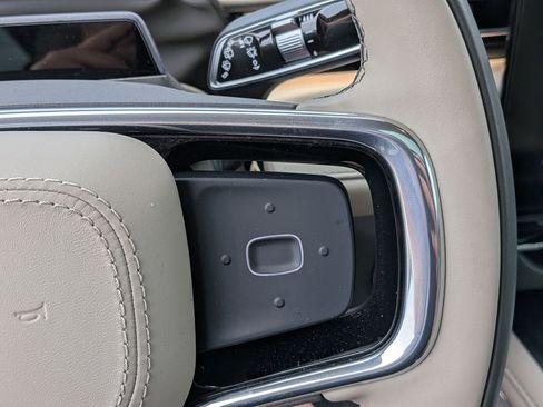 Used 2025 Lincoln Nautilus Reserve AWD/4WD image 17