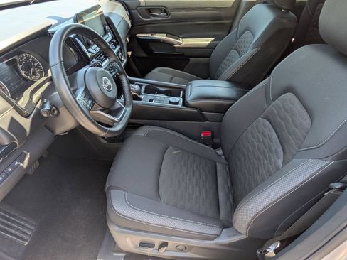 Used 2025 Nissan Pathfinder SV AWD/4WD image 11