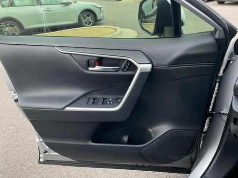 Used 2019 Toyota RAV4 Limited w/ Carpet Mat Package image 20