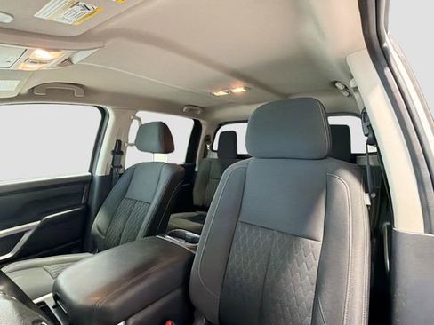 Used 2018 Nissan Titan SV w/ SV Convenience Package AWD/4WD image 17