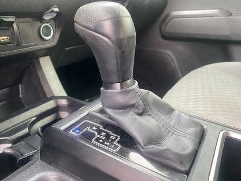 Used 2022 Toyota Tacoma SR w/ SR Convenience Package image 24