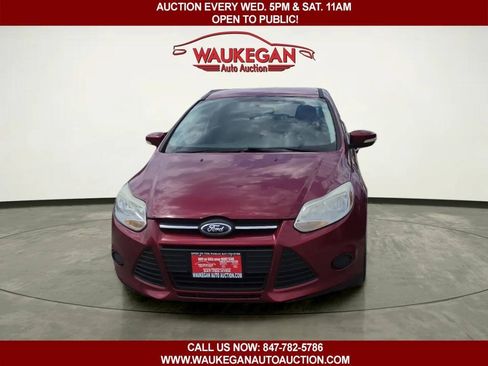 Used 2013 Ford Focus SE w/ SE Winter Pkg FWD image 2