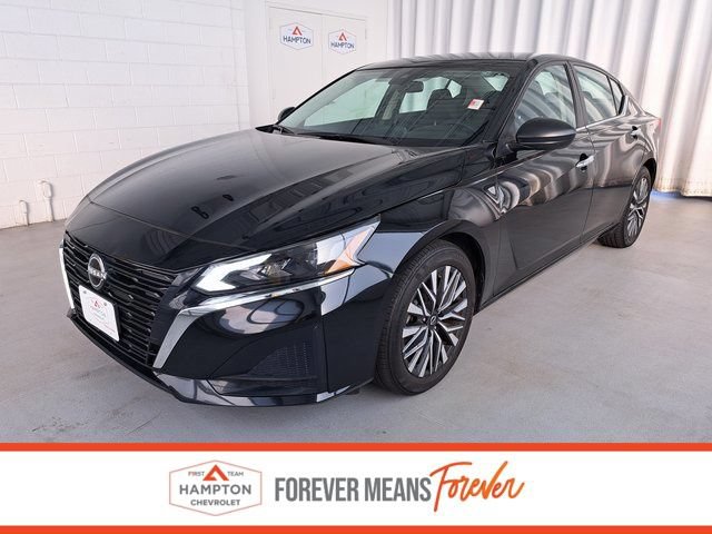 Used 2025 Nissan Altima 2.5 SV FWD image 1