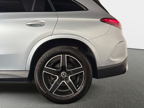 Used 2025 Mercedes-Benz GLC 300 4MATIC w/ AMG Line image 13