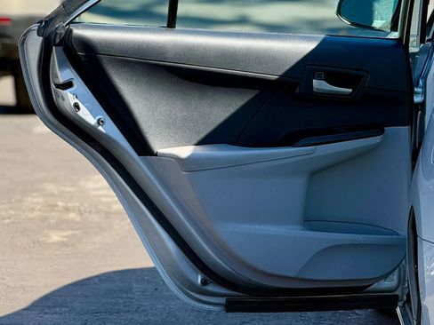 Used 2014 Toyota Camry LE image 8