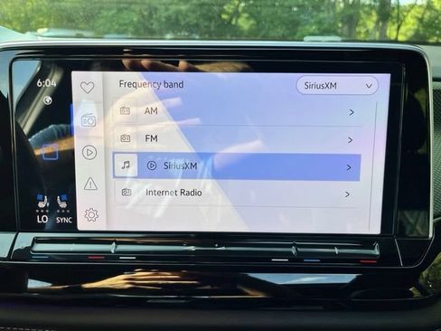 Used 2024 Volkswagen Atlas Cross Sport SEL Premium R-Line AWD/4WD image 35