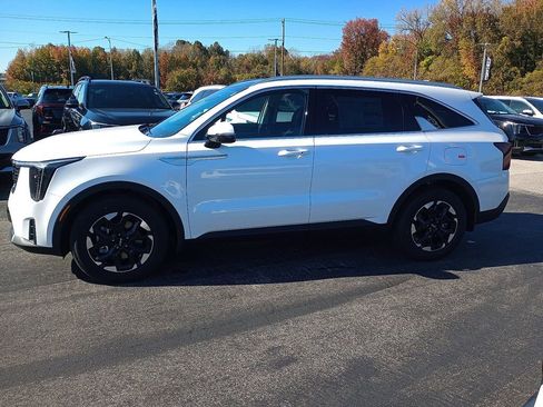 New 2026 Kia Sorento S w/ S Panoramic Sunroof Package image 4