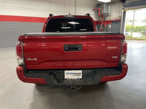 Used 2017 Toyota Tacoma Limited AWD/4WD image 9