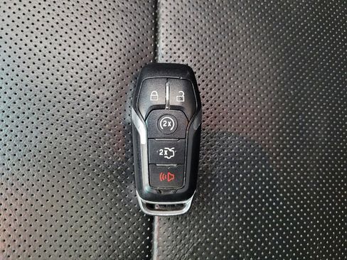 Used 2016 Ford Explorer Limited w/ Equipment Group 301A AWD/4WD image 32