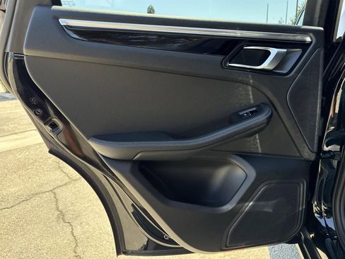 Used 2022 Porsche Macan image 26