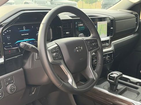 Used 2026 Chevrolet Silverado 1500 LT Trail Boss w/ LPO, Dark Essentials Package image 16